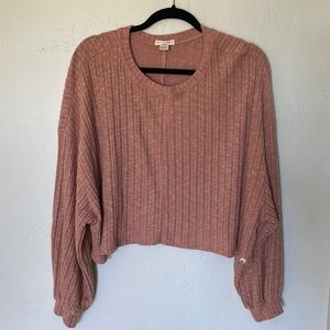 Crop top soft stretchy mauve colored Billabong sweater🌼